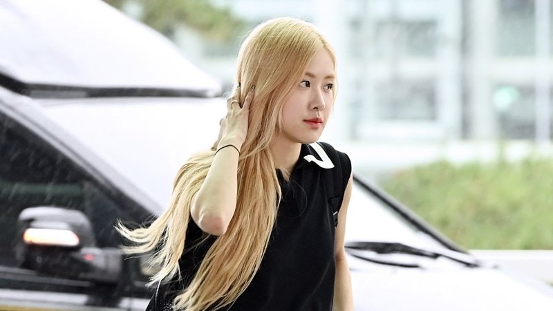 BLACKPINK’s Rosé looks casual and chic as she departs from the nearest airport