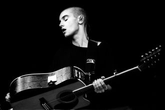 Sinéad O’Connor covers Nirvana’s “All Apologies” in 1995