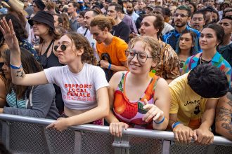 Stream Pitchfork Festival 2023 (Smile, Bon Iver, Robbery, etc.)