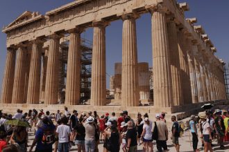 Greece Will Limit Acropolis Visits as Europe Fights Tourist Crush