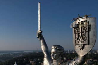 Ukraine Replaces the Soviet Symbol on the Motherland Monument