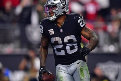 Raiders RB Josh Jacobs agrees to deal, will end holdout