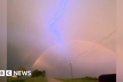 Driver captures lightning over a rainbow in Iowa