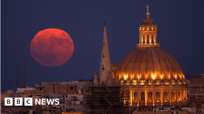 Sturgeon Moon: Supermoon pictures from around the world