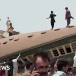 Pakistan passenger train derails killing 19