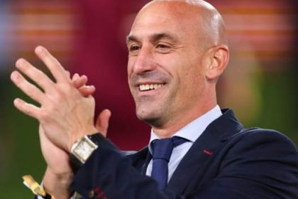 Luis Rubiales: Spain coaching staff resign over Hermoso kiss row