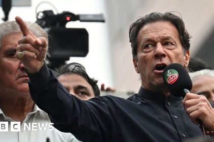 Imran Khan: Pakistan court suspends former PM's corruption sentence