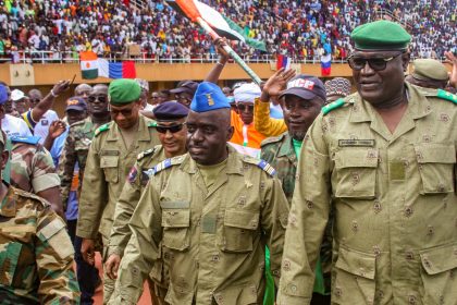 Niger closes airspace as ECOWAS deadline for coup reversal expires | Military News