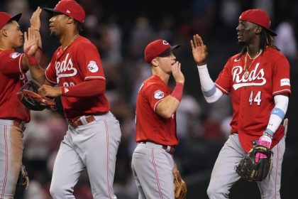 Reds halt D-backs’ winning streak on balk in 11th