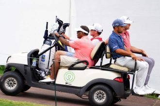 Final round of Tour Championship hits early weather delay