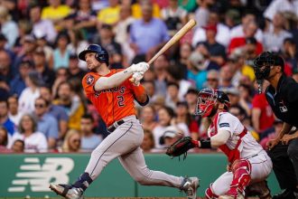 Astros down Red Sox, earn first sweep at Fenway Park