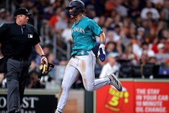 Hot-hitting Julio Rodriguez sets record in M’s win