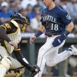 Five-run 8th sparks Mariners to seventh straight win