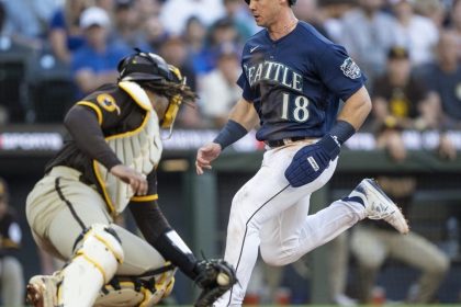 Five-run 8th sparks Mariners to seventh straight win