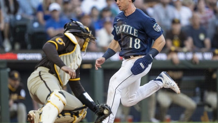 Five-run 8th sparks Mariners to seventh straight win