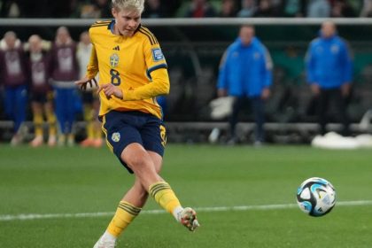 Spain scores late pair, pushes into first Women’s World Cup final