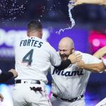 Marlins score five runs in ninth to stun Yankees