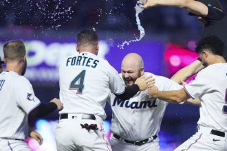 Marlins score five runs in ninth to stun Yankees