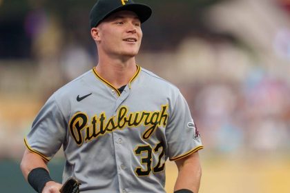 Pirates place rookie OF Henry Davis (hand) on IL