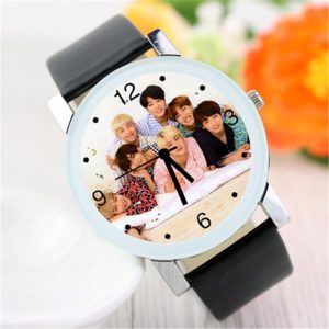 Kpop BTS Bantan Boys Women Men Casual Leather Casual Quartz Watches Role Quartz Wristwatches Unisex Student Clock (H)