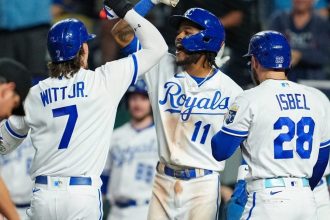 Mariners, Royals set to wrap up wild four-game series