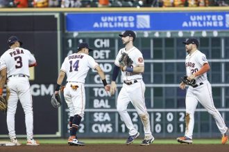 Back on track, Astros chase another win over Red Sox