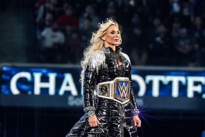 Charlotte Flair suffers awkward botch on WWE SmackDown