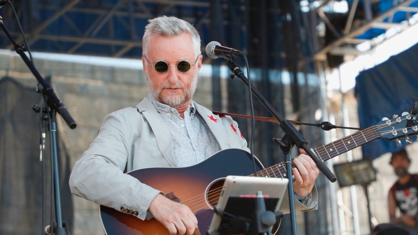 Billy Bragg Releases “Rich Men Earning North of a Million” in Response to Oliver Anthony