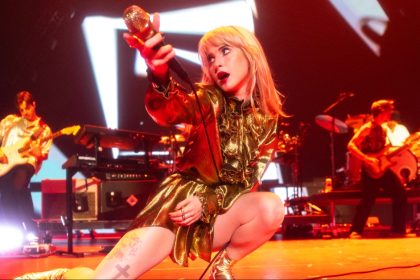 Paramore bring Steph Curry onstage for “Misery Business” duet