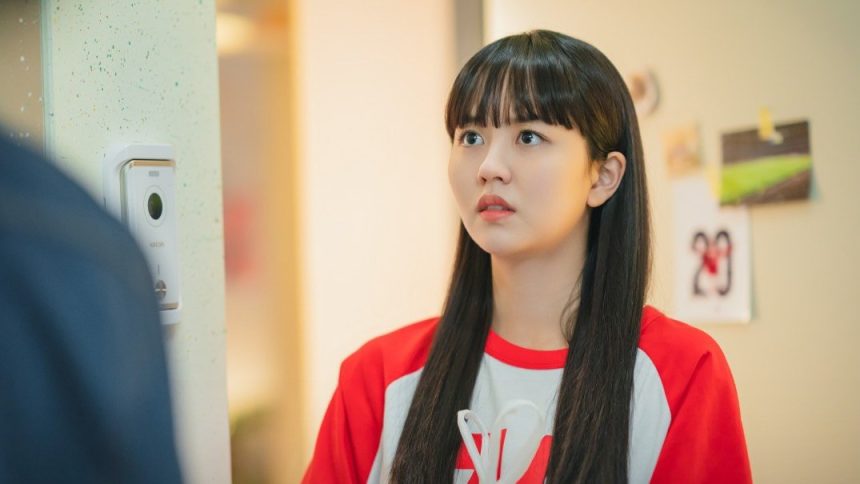 ‘My Lovely Liar’ Episodes 5-8 Fashion: Kim So-Hyun As Mok Sol-Hee