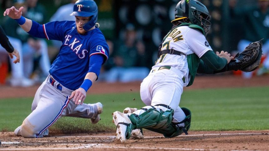 In Oakland, Rangers roll to 8th straight win