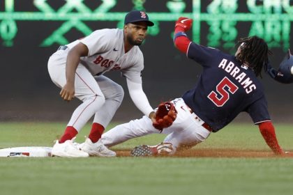 Red Sox jump on top at start, nip Nationals