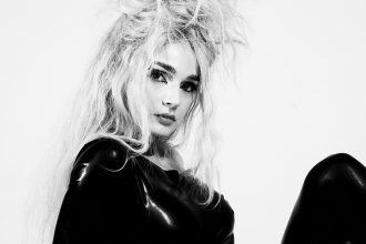 See Poppy’s ferocious live debut of Kittie’s 1999 song “Spit”