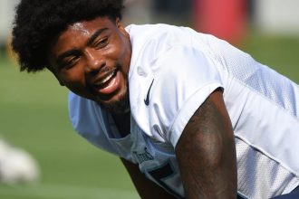 Titans WR Treylon Burks (leg) carted off field