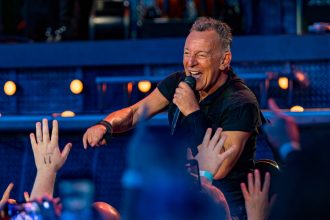 Bruce Springsteen & The E Street Band played Chicago’s Wrigley Field (night 2 pics, video, setlist)