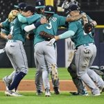 M’s down White Sox for 8th straight win