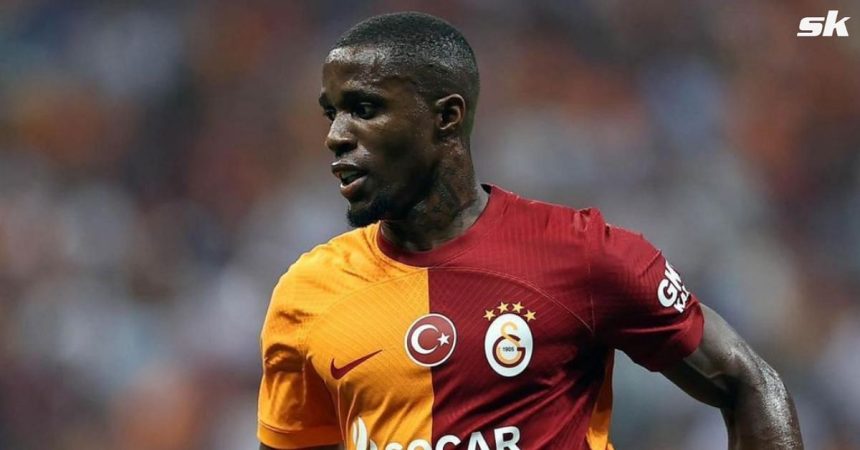 Mauro Icardi and Dries Mertens appear to laugh at Wilfried Zaha as winger takes poor touch in second appearance for Galatasaray