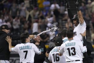 11th-inning rally puts D-backs in position to sweep Rangers