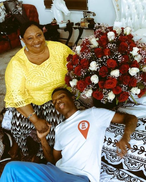 SAD NEWS! Wizkid’s Mother Is Dead