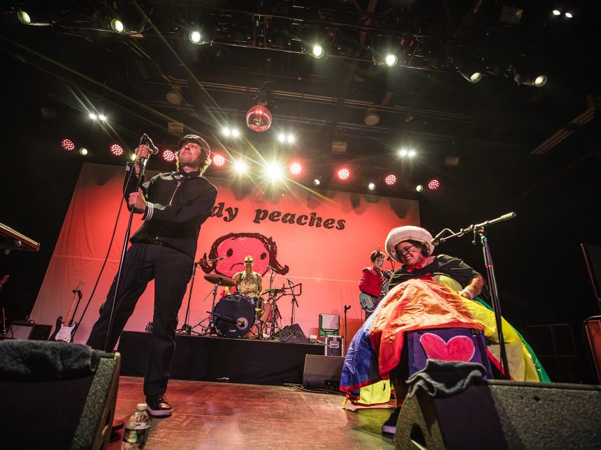 The Moldy Peaches headlined their first US show in 20 years at Brooklyn Steel (pics, setlist)