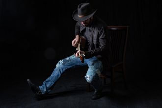 Chris Yakopcic Premieres Video for ‘Gotta Get Goodbye Somehow’ From ‘Live at the Hidden Gem’ – American Blues Scene