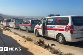 Libya floods: Flooded city buries its dead in mass graves