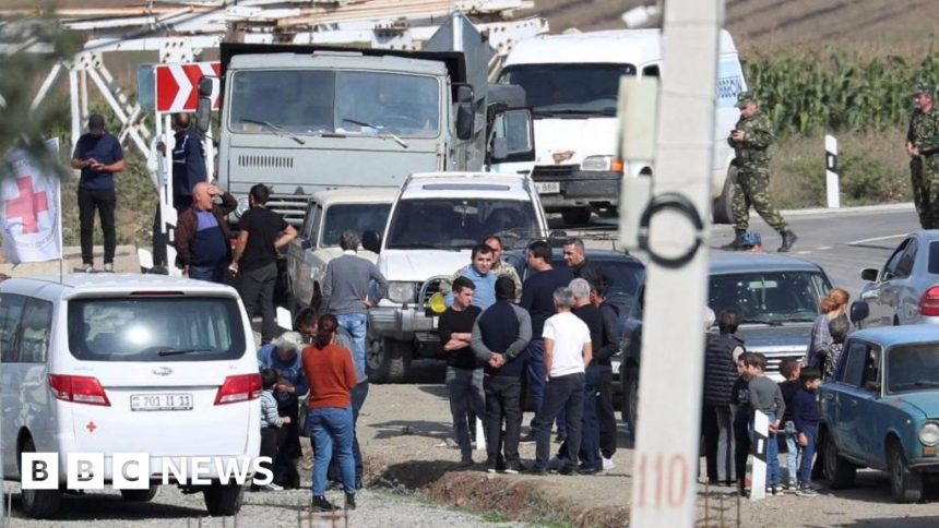 Nagorno-Karabakh: Ethnic Armenians leave amid cleansing fear