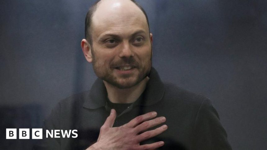 Vladimir Kara-Murza: Putin opponent in isolation cell in Siberian jail