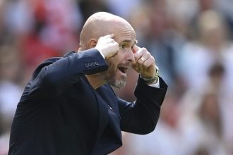 Erik Ten Hag reacts to Man. United defeat against Brighton