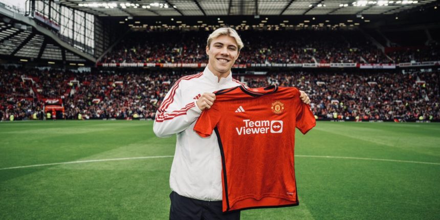 What is Rasmus Højlund’s jersey number at Manchester United?