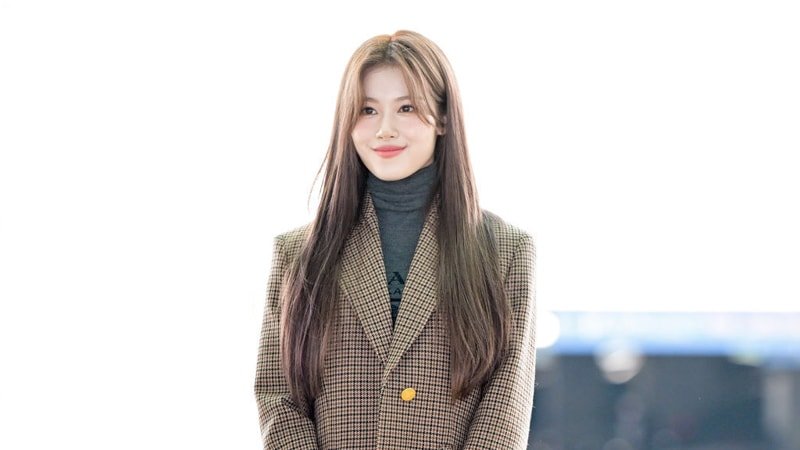 TWICE’s Sana Stepped Out In A Showstopping Outfit For Her Departure To Milan Fashion Week