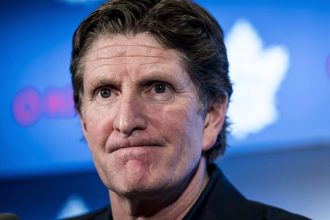 Mike babcock blue jackets player phones