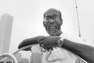 Bill Pinkney, Globe-Circling Sailor Who Set a Racial Mark, Dies at 87