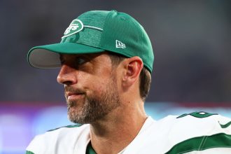 NFL fans in disbelief as Aaron Rodgers goes down with massive injury